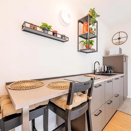Apartament Guest Planet - San Cristoforo M4 *